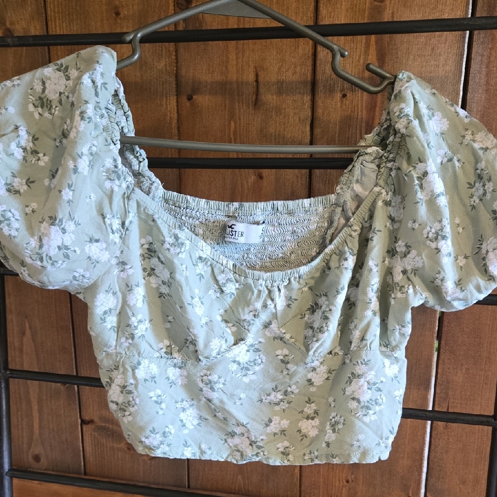 Hollister White Puff Sleeve Crop Blouse